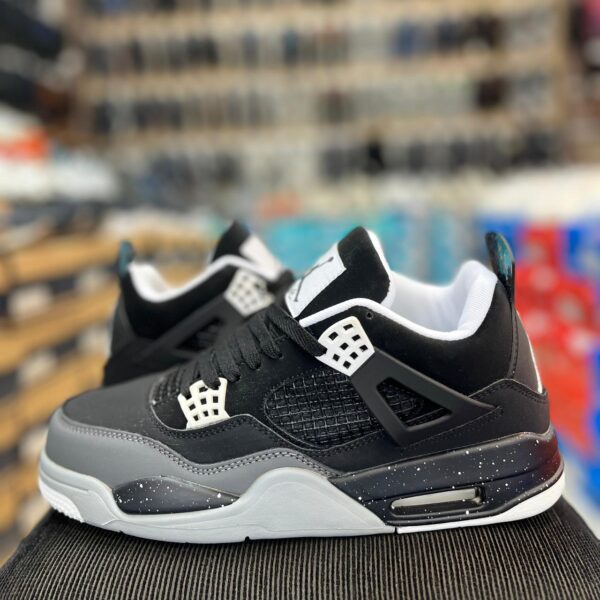 Air Jordan 4 Retro