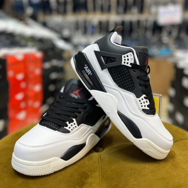 Air Jordan 4 Retro