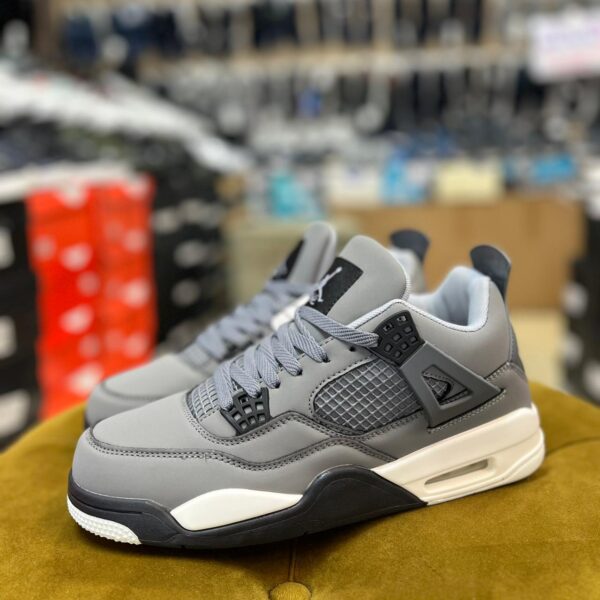 Air Jordan 4 Retro