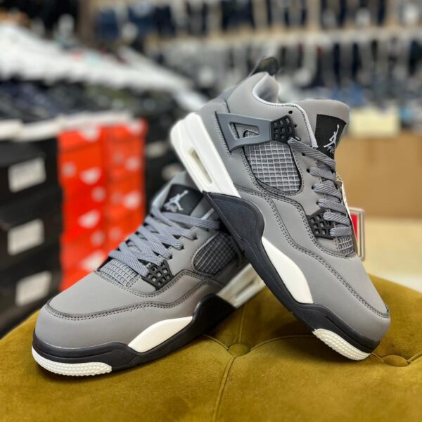 Air Jordan 4 Retro